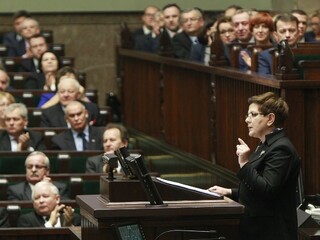 Poľská opozícia chce opäť odvolávať vládu, jej šance sú však malé