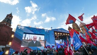 Rusko si pripomína výročie pripojenia Krymu, západ referendum odmieta