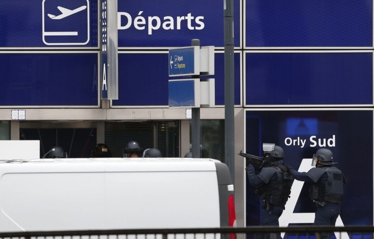france-airport-shooting-32840-f37823158f6b4a63aa8c259681777d75_302e91fb.jpg