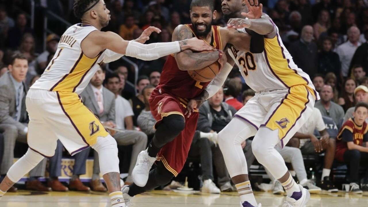 NBA: Cleveland si upevnil pozíciu lídra, mužstvo potiahol Irving