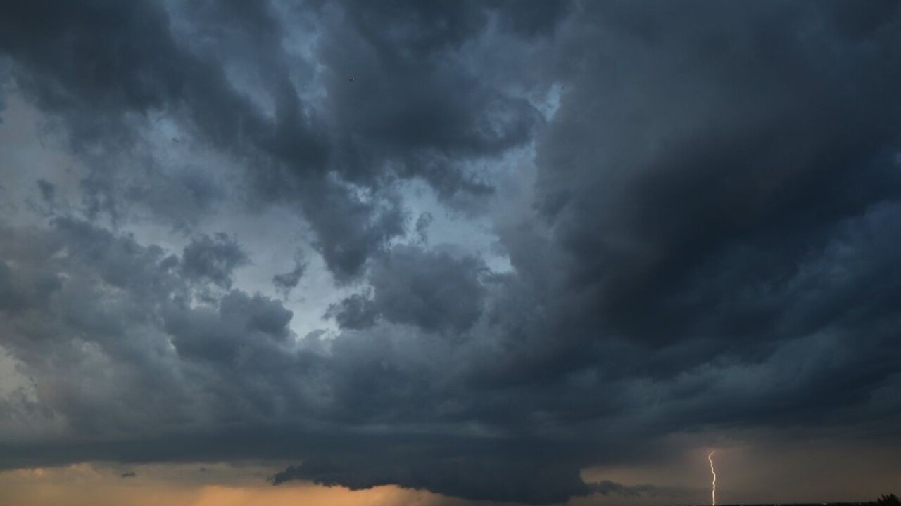 Vyvrátený strom usmrtil 18 kúpajúcich sa školákov v rieke