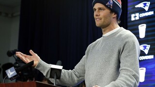 Vzácny Bradyho dres ukradol novinár, usvedčili ho kamery