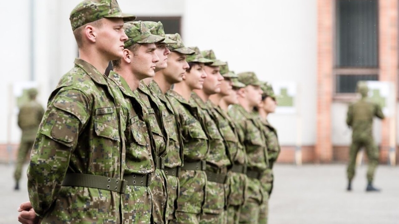 Prvých dobrovoľníkov vycvičia v máji, armádu posilní 40 ľudí