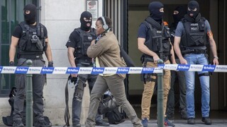 V Bruseli zavládlo ticho, mesto si pripomenulo teroristické útoky