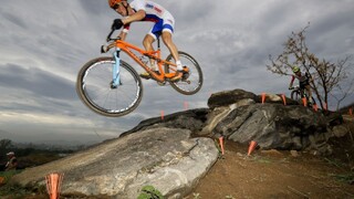 Dvojica Kulhavý-Sauser zvíťazila aj v tretej etape Cape Epic