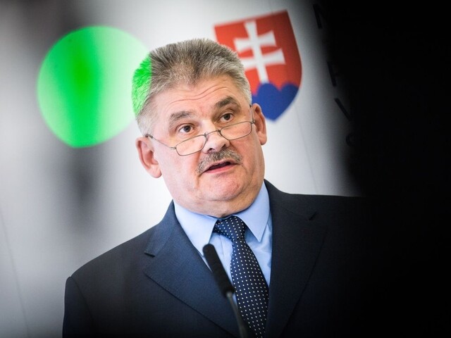 Richter podľa opozície kryje Čistý deň. Zariadenie podozrievajú z podvodu