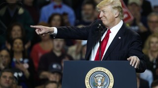 O stavbu Trumpovho múra sa uchádzajú stovky firiem, niektoré ho chcú zosmiešniť