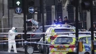 Poznajú pravé meno londýnskeho útočníka, ľudia zostávajú vo väzbe