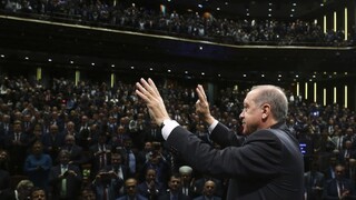 Turecko po referende prehodnotí migračnú dohodu s EÚ, tvrdí Erdogan