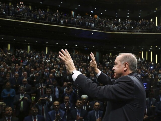 Turecko po referende prehodnotí migračnú dohodu s EÚ, tvrdí Erdogan