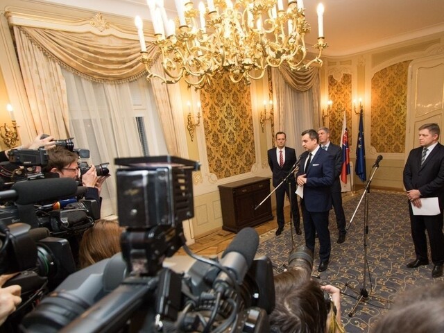 Prieskum: Ktorým predsedom politických strán ľudia najviac dôverujú?