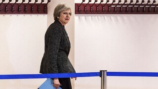 Ochranka Mayovej zaváhala, zverejnili video evakuácie počas útoku