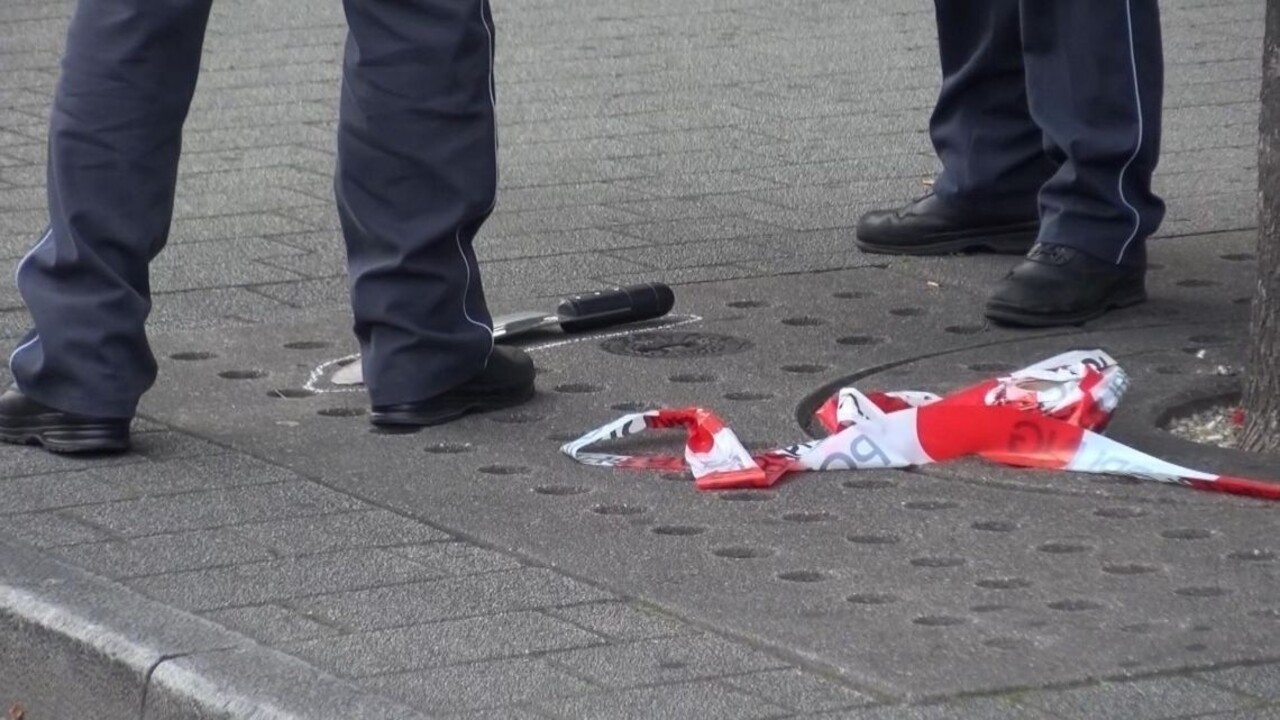 Bratislavskí policajti postrelili muža, ktorý sa im mal vyhrážať mačetou