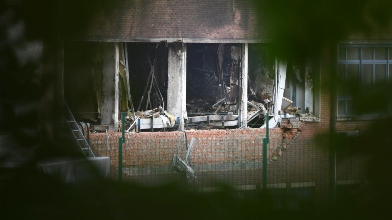 V anglickom mestečku sa zrútila budova, hlásia množstvo zranených