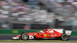 Ferrari prekabátilo Mercedes, Vettel v Austrálii zvíťazil pred Hamiltonom