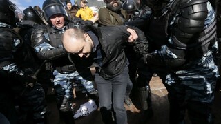 Po celom Rusku sa konali protesty proti vláde, lídra opozície zatkli