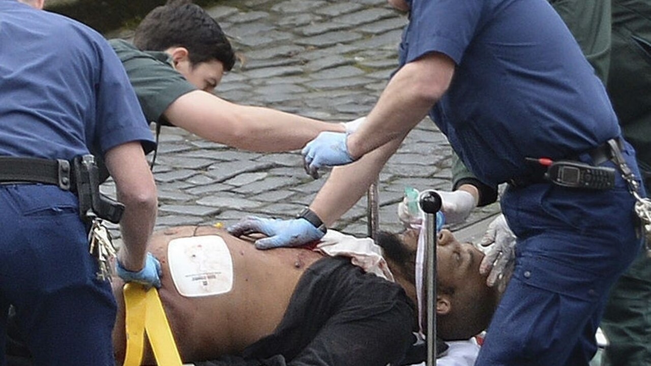 Čo bolo v zašifrovanej správe, ktorú poslal útočník z Londýna?