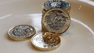 Briti majú novú jednolibrovku. Ako prvá minca obsahuje hologram