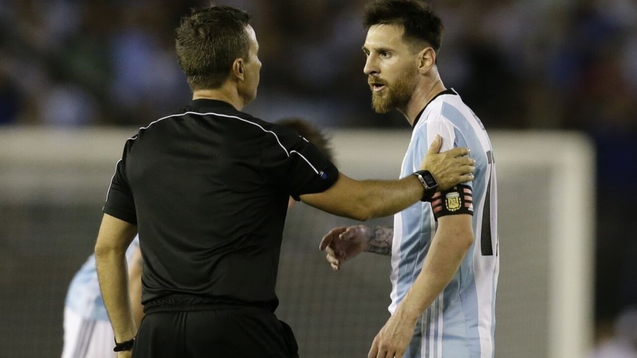 Messi dostal štvorzápasový dištanc a musí zaplatiť pokutu