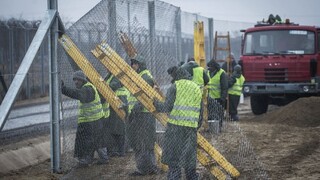 Maďarov kritizujú. Zaviedli zákon na obmedzenie pohybu utečencov