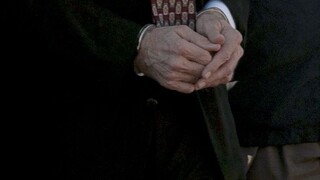 Po razii v Čičave odviezli starostu v putách. Mal obchodovať s drogami