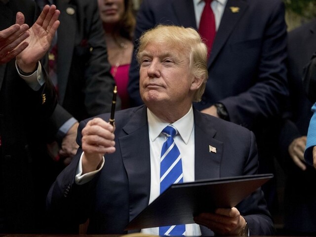 Trump zrušil dekrétom viacero Obamových ekologických opatrení