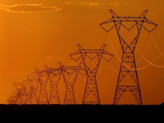 Domácnostiam začali posielať opravné faktúry za elektrinu