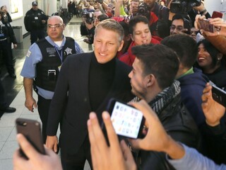 Schweinsteiger už je v Chicagu, vítali ho stovky fanúšikov