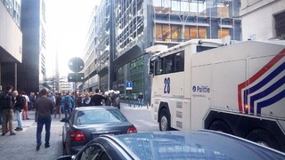 Pred tureckým konzulátom v Bruseli pobodali niekoľko Kurdov