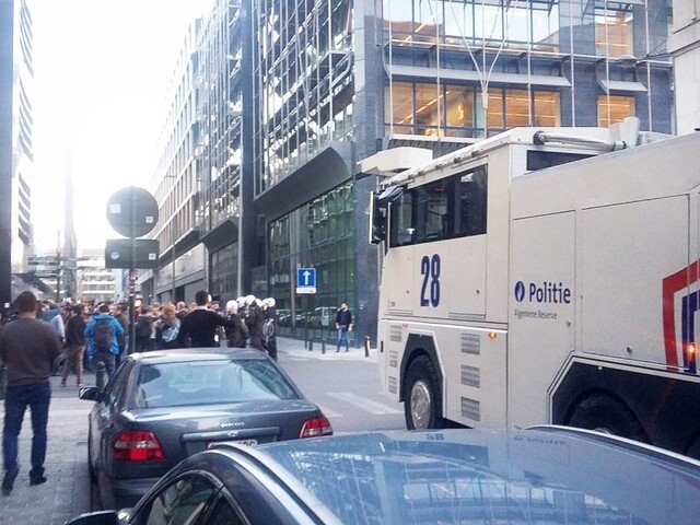 Pred tureckým konzulátom v Bruseli pobodali niekoľko Kurdov