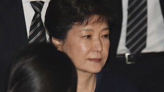 Zosadená juhokórejská prezidentka skončila v rukách polície