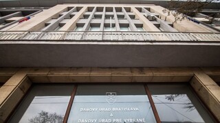 Priznanie ste mohli podať aj z okna auta, daňové úrady zvládli nápor