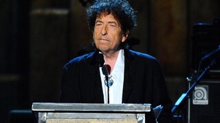 Bob Dylan si prevzal Nobelovu cenu. Médiám vstup nepovolil