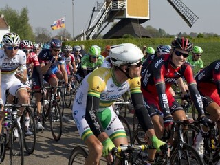 Sagan prvenstvo vo Flámsku po páde neobhájil, triumfoval Gilbert