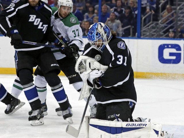 NHL: Asistencie Pánika a Cháru, Halák i Budaj vychytali víťazstvá