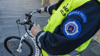 Bratislavskí policajti dostali kolobežky, budú hliadkovať ekologicky