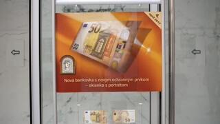 V obehu je nová 50-eurová bankovka, má zabrániť falšovaniu