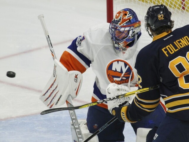 NHL: Halák vyhral, Chára skóroval pri postupovej poistke Bostonu