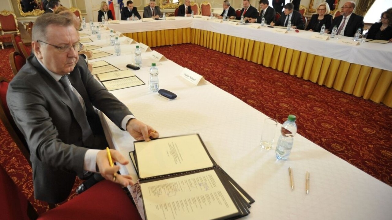 Poslancovi Smeru sa nepáči porovnávanie s Matovičom. Pokutu chce zaplatiť