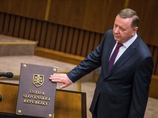 Poslanec Smeru spoznal svoj trest, výbor zistil dve pochybenia