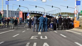 Kontroly na hraniciach Únie sa po útokoch v Európe sprísňujú