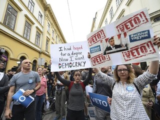 Presunú Sorosovu univerzitu do Rakúska? Miliardár dostal ponuku