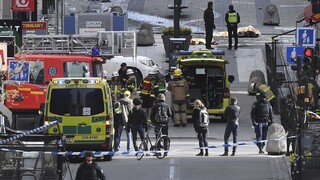 Štokholm sa spamätáva z útoku, úrady potvrdili identitu podozrivého
