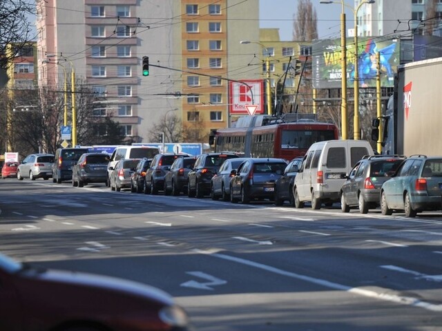 Na sídlisku v Prešove povolili prejazd kamiónom, tie poškodili kvalitu vozovky