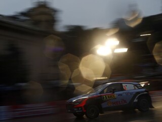 Koči na Korzike skončil, do vedenia sa dostal Neuville