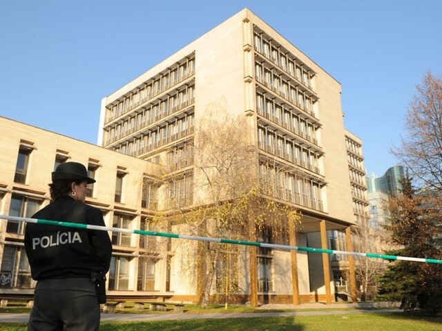 Na úradoch a súdoch po celom Slovensku nahlásili bomby