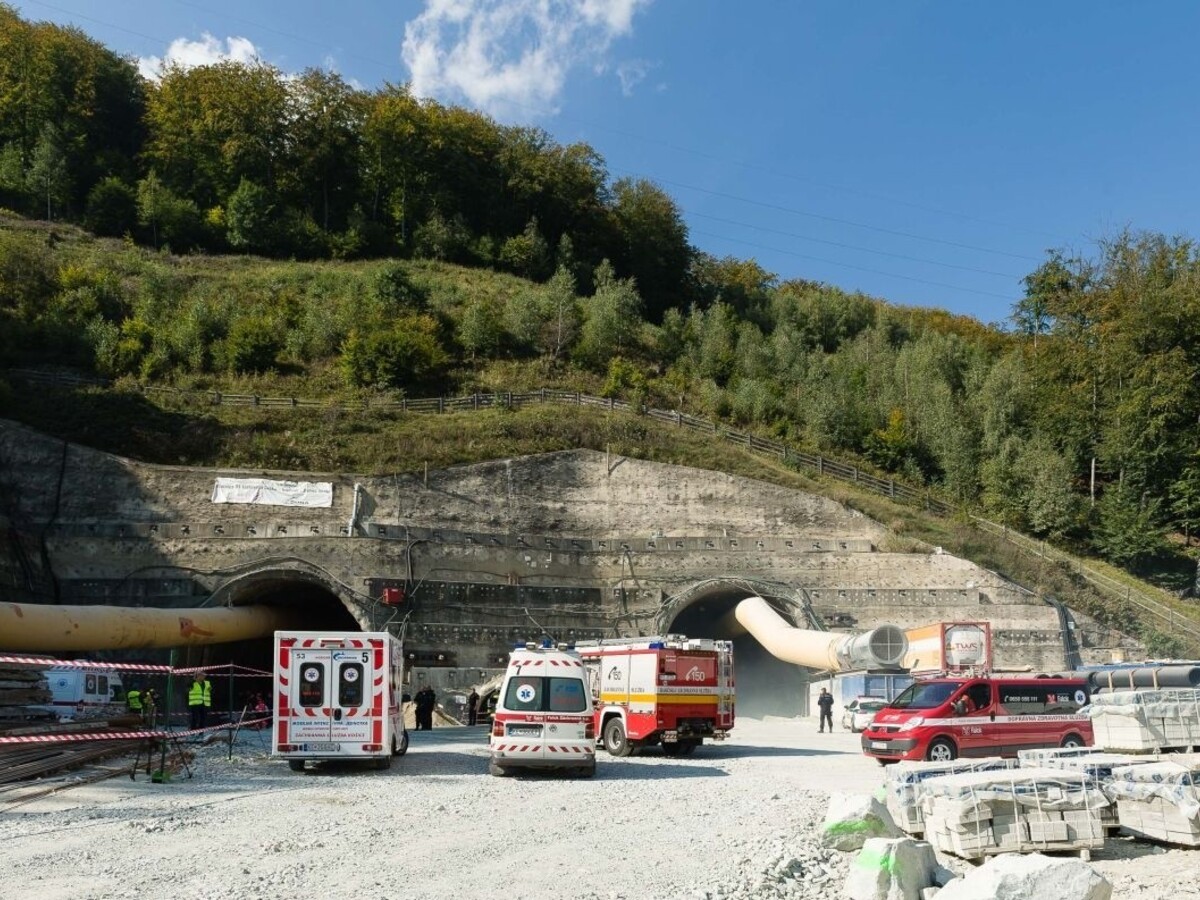 Na stavbe tunela Višňové došlo k smrteľnej nehode, zahynula mladá žena