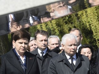 Poliaci si pripomínajú výročie pádu prezidentského špeciálu