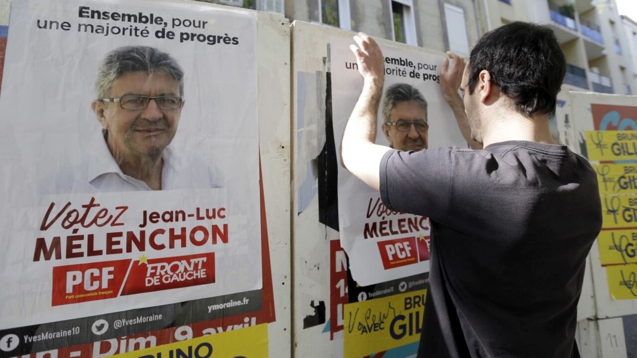 Jean-Luc Mélenchon Francúzsko kandidát voľby plagáty kampaň 1140 px (SITA/AP)