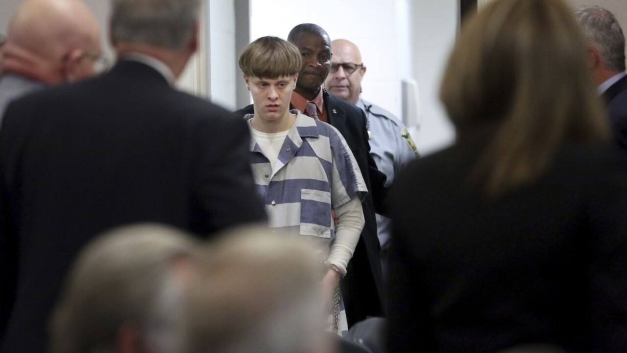 Muž, ktorý zabíjal v černošskom kostole, dostal deväť doživotí a trest smrti